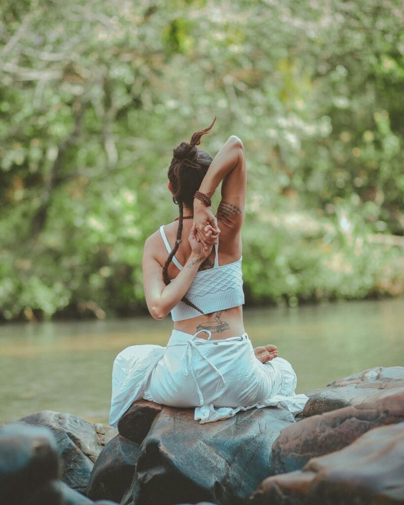 Sharira ko lachila banane ke 6 chamatkarika yogasana